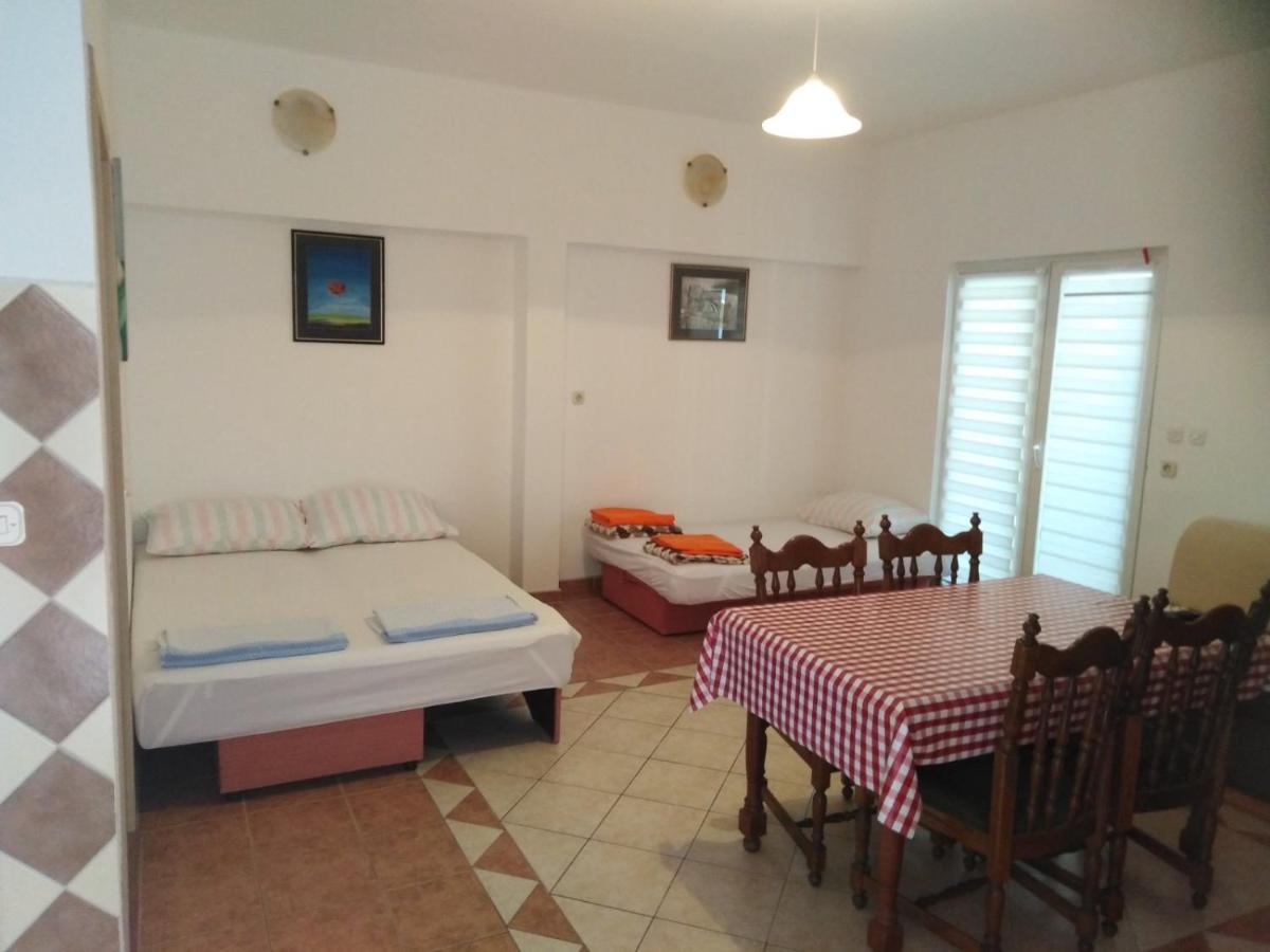 Apartman Ivica ヴィル エクステリア 写真